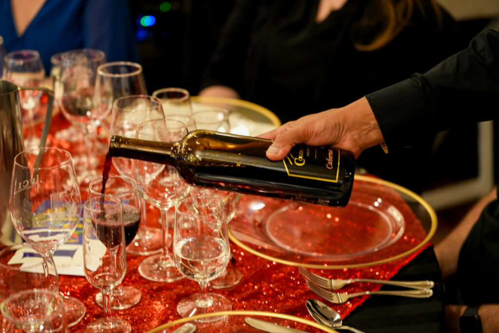 Table & pour